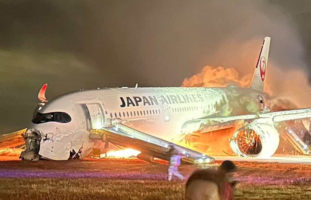Airbus A350 de Japan Airlines colisiona con un Dash DHC-8 de la Guardia Costera