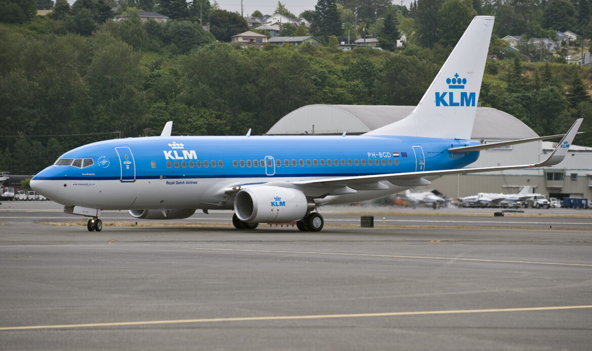 Avión de KLM se sale de calle de rodaje por condiciones invernales