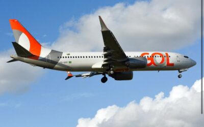 Boeing 737 de GOL colisiona con vehículo