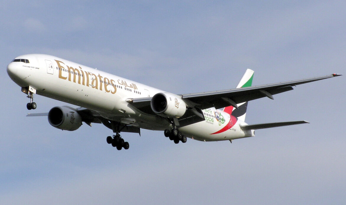 Emirates cumple 25 años volando hacia Baréin