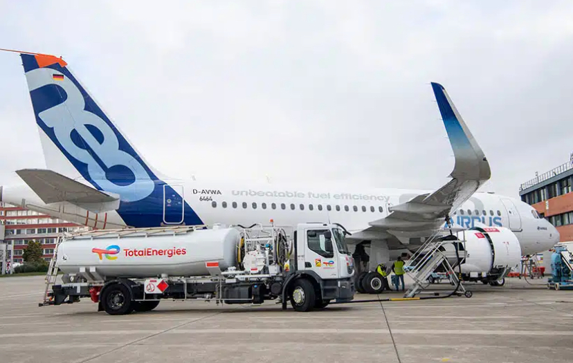 Airbus y TotalEnergies firman alianza estratégica para descarbonizar la aviación