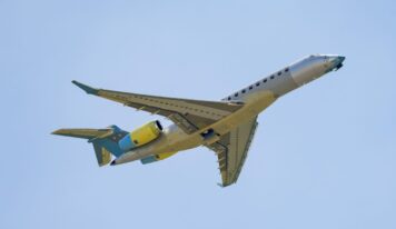 Primer Global 8000 realiza vuelo inaugural
