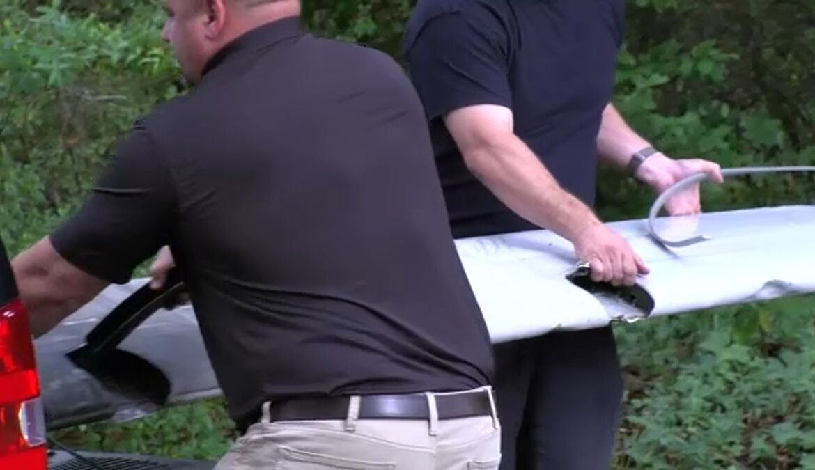 Flap de un Boeing 737 de Delta Air Lines cae en una vivienda