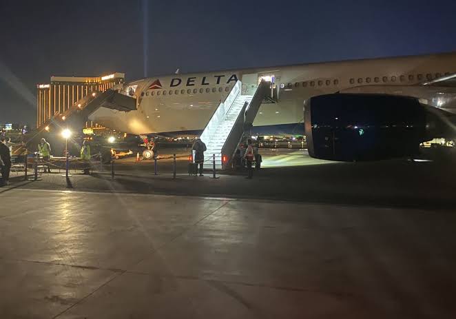Avión que trasladaba a los Steelers aterriza de emergencia
