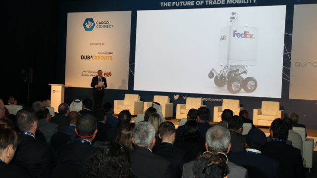 Presentan a ROXO, el robot de reparto en la conferencia “Cargo Connect” en el Dubái Airshow 2019