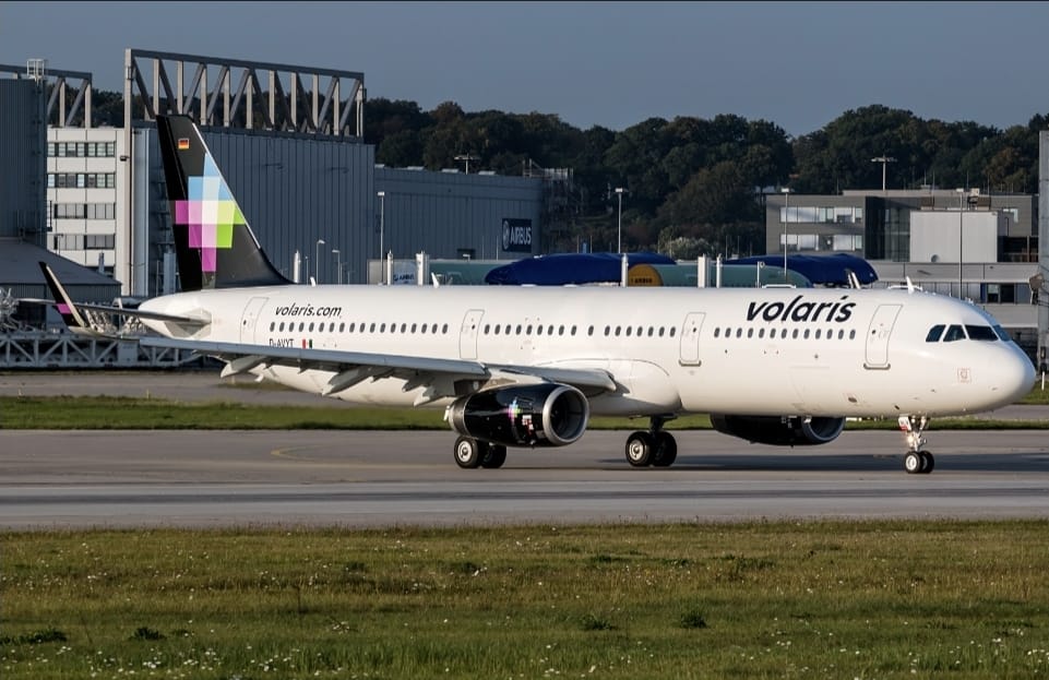 Vuelo de Volaris aterriza de emergencia en Hermosillo por una posible falla de presurización