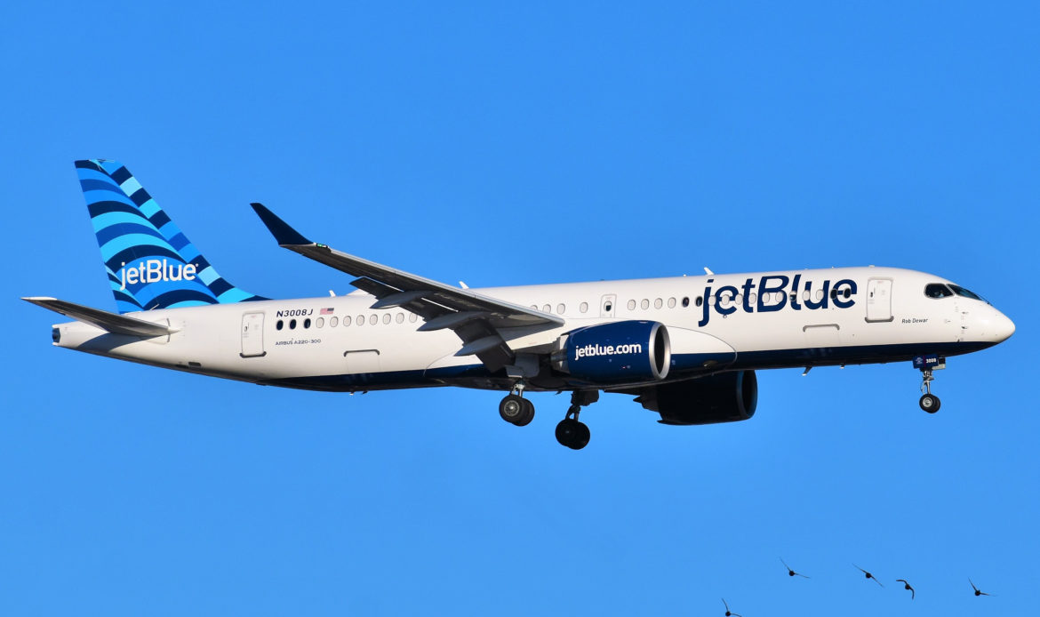 Vuelo de JetBlue a punto de colisionar con un Learjet en el aterrizaje
