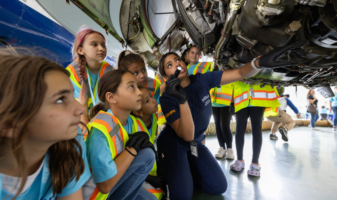 JetBlue realiza evento para impulsar la presencia de las mujeres en la aviación
