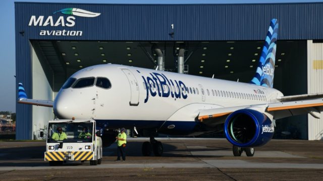 El primer Airbus A220 de JetBlue realiza vuelo de prueba inaugural