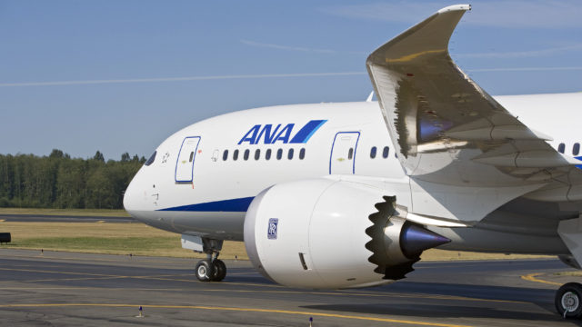 ANA cancela más de 100 vuelos por inspección de motores de 787