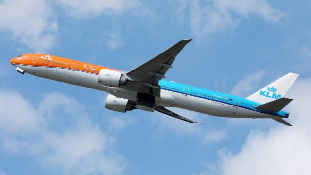 KLM logra acuerdo con sindicatos asegurando rescate financiero gubernamental