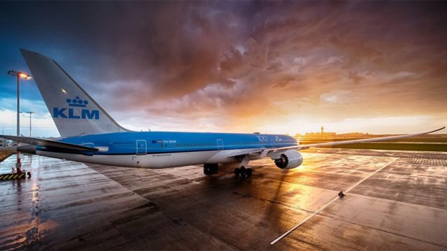 KLM podría suspender cerca de 270 vuelos al país