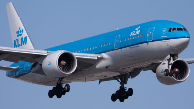Boeing 777 de KLM regresa a Ámsterdam por falla en motor