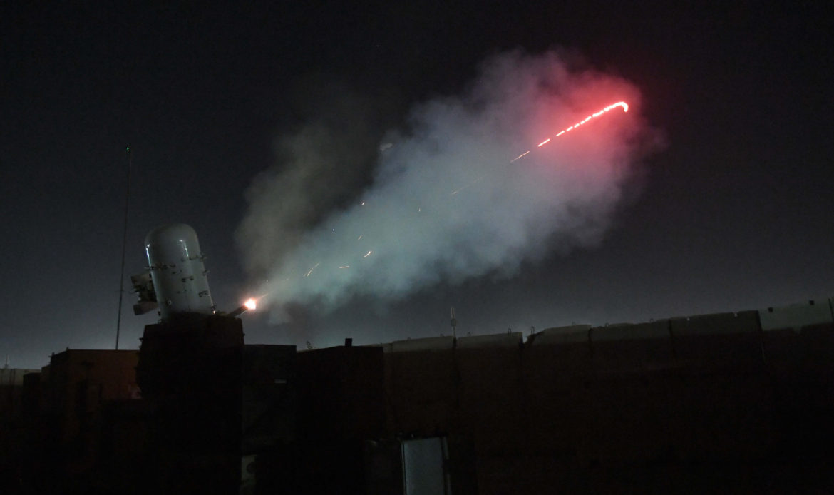 Aeropuerto de Kabul es atacado con cohetes durante trabajos de evacuación