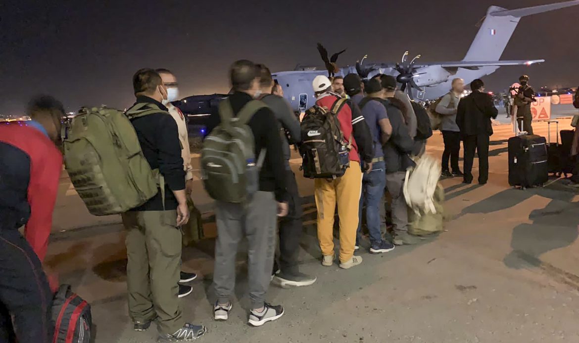 Se reanudan los vuelos de evacuación desde el aeropuerto de Kabul