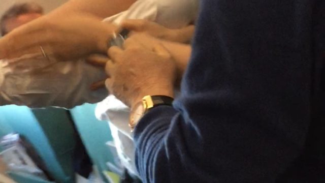 VIDEO: El cantante Richard Marx salvó el día sometiendo a un sujeto que atacaba a pasajeros y tripulación en un vuelo de Korean Air