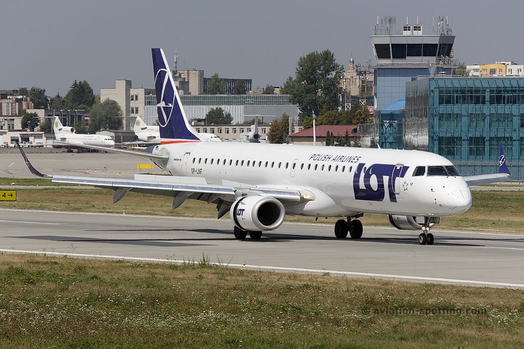 LOT apunta a la renovación de su flota con equipos Airbus A220 o Embraer E2