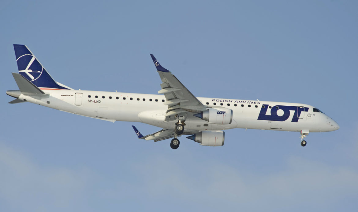 Embraer E195 de LOT realiza aterrizaje de emergencia debido a una descompresión de cabina