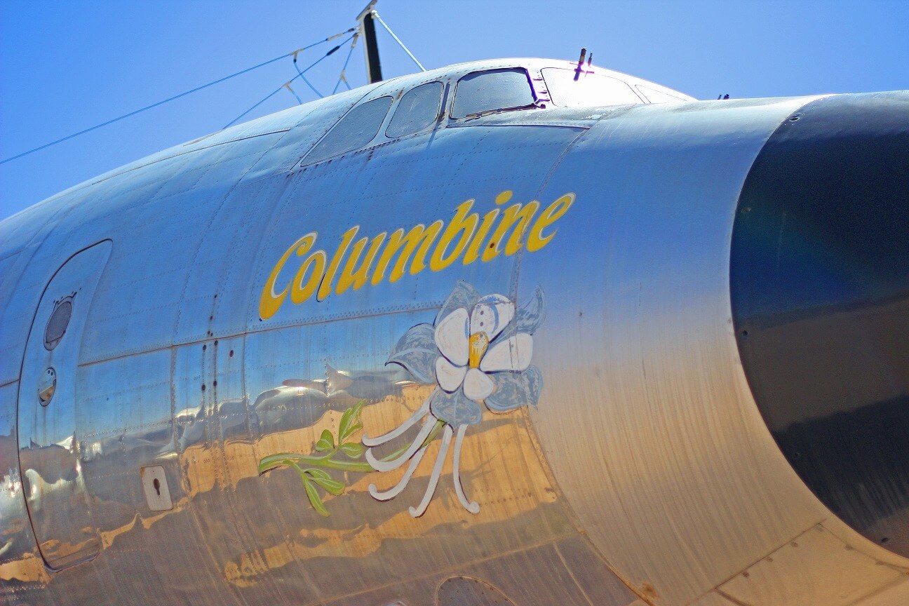 Columbine y su dibujo. El nombre de primer Air Force One, aunque esta foto pertenece al Columbine III (Clemens Vasters)