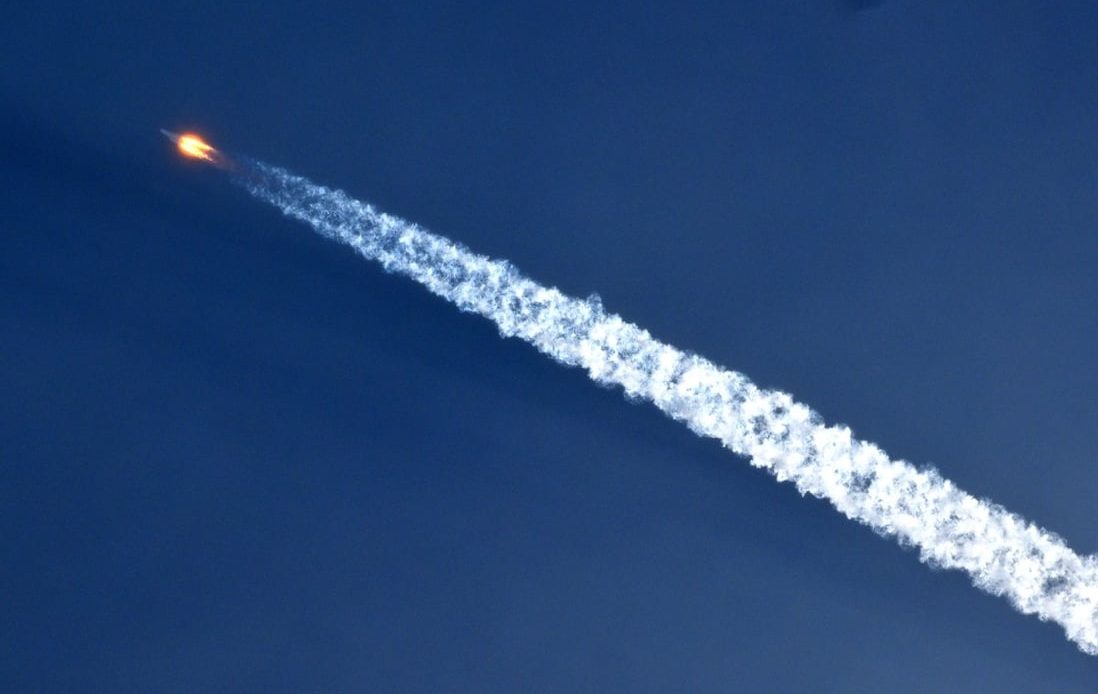 España y Francia cierran espacio aéreo por caída de escombros del cohete Long March 5B