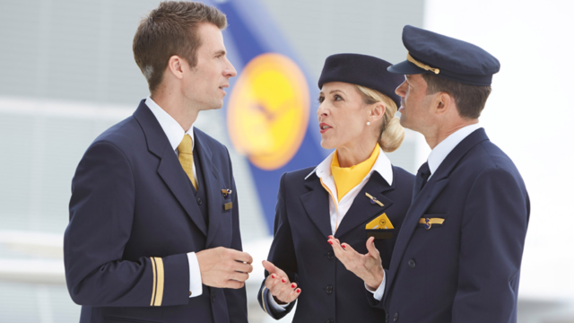 Lufthansa acuerda aumentos salariales para 19,000 tripulantes de cabina