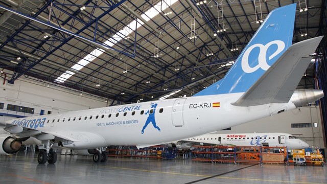 Air Europa rotula un avión con la imagen de Rafa Nadal Sports Centre