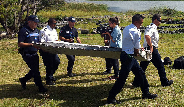 Encuentran restos posiblemente del vuelo MH370