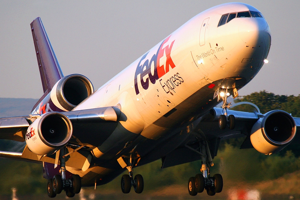 Pilotos de FedEx logran mejoras en su contrato colectivo