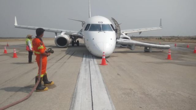 E190 de Myanmar Airlines aterriza sin tren de nariz