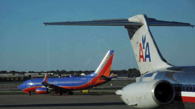 Southwest, American y JetBlue bonificarán mil dolares a empleados