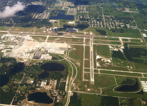 El aeropuerto de Orlando Sanford, no solo es una alternativa de bajo costo, para aerolíneas como Allegiant o charteras europeas. Es tambié una excelente base para escuelas de vuelo.