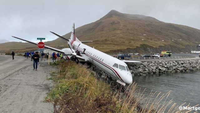 Sufre excursión de pista aeronave con 49 personas a bordo en Alaska