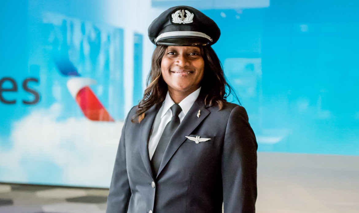 American Airlines contrató a las primeras mujeres graduadas de su academia