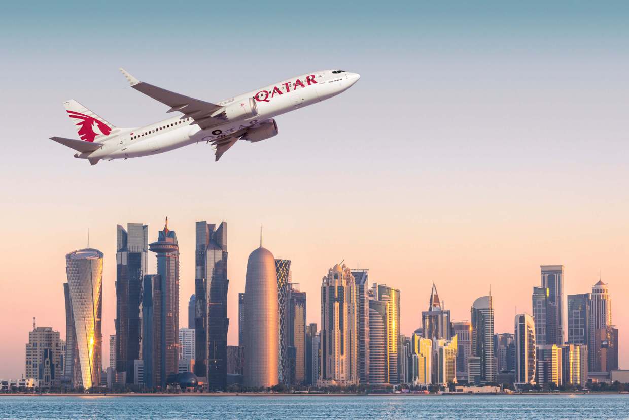 La foto que ha difundido Boeing con el 737MAX 8 y el centro financiero de Doha de fondo.