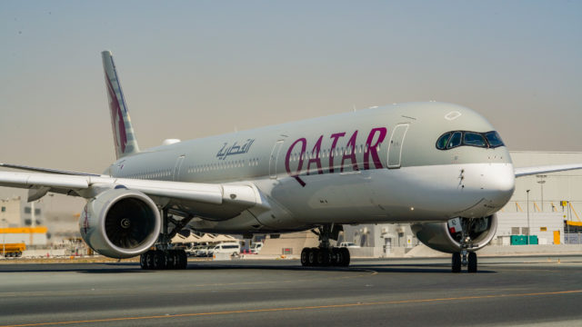 El organismo de aviación civil de Qatar deja en tierra 13 aviones A350 de Qatar Airways