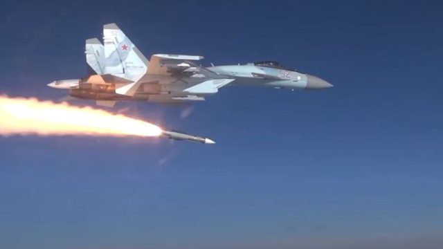 Rusia prueba misíl hipersónico R-37M disparado desde un avión de combate Sukhoi Su-35S