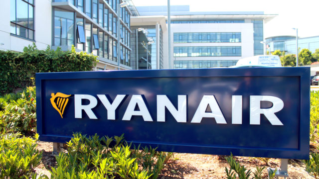 Ryanair logra acuerdo laboral colectivo por cuatro años con pilotos irlandeses, pero advierte de recortes impulsados por la crisis del 737 MAX