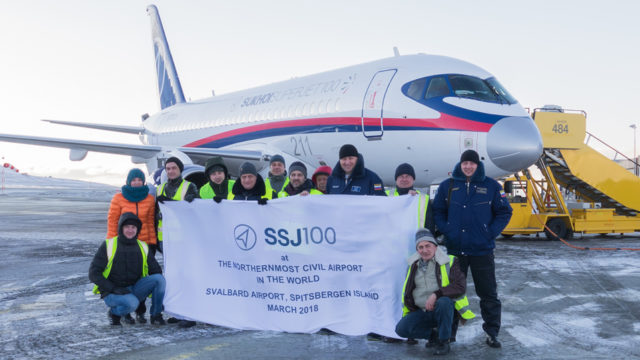 SSJ100 autorizado para vuelos el latitudes de hasta 78.25°N