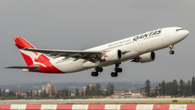 A330 de Qantas es evacuado de emergencia por humo en cabina