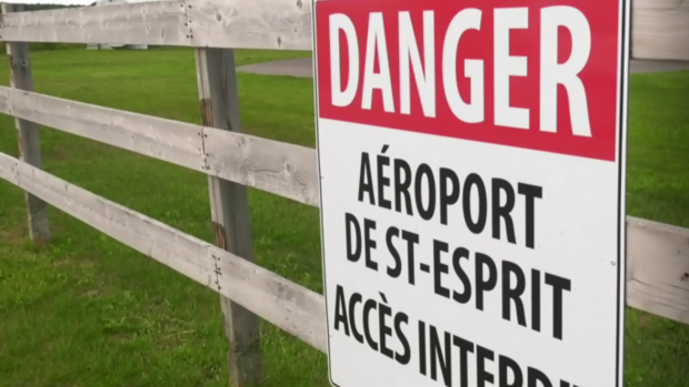 Avión golpea a mujer que cortaba el césped en el aeródromo de Saint-Esprit en Quebéc