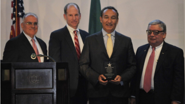 La Cámara de Comercio México-EUA honra a Oscar Muñoz y a United por sus 50 años de unir a dos grandes naciones
