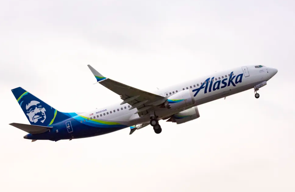 Alaska Airlines recibe su primer Boeing 737-8
