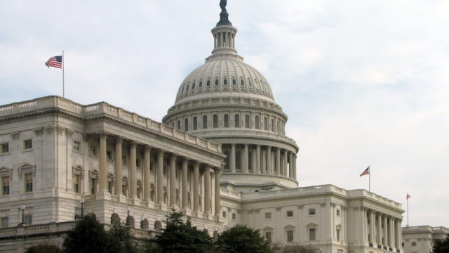Senadores estadounidenses proponen asociación público-privada de la industria aeroespacial