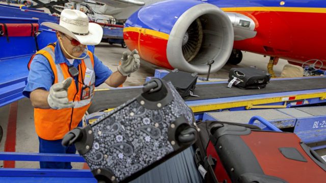 FAA multa a Southwest por errores de peso y balance en 2018