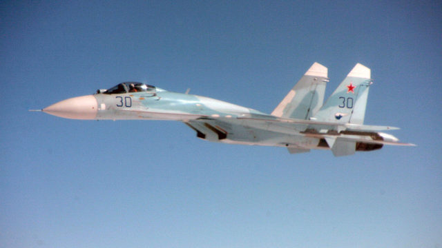 Avión de combate ruso Su-30 es derribado presuntamente por fuego aliado