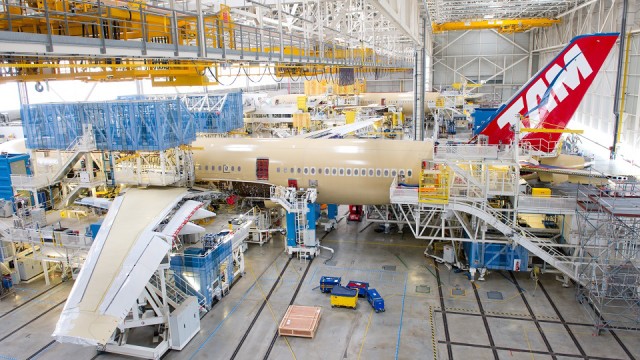 TAM presenta primeros destinos del A350