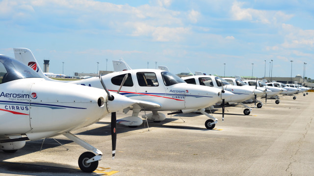 La flota de AeroSim Flight Academy.