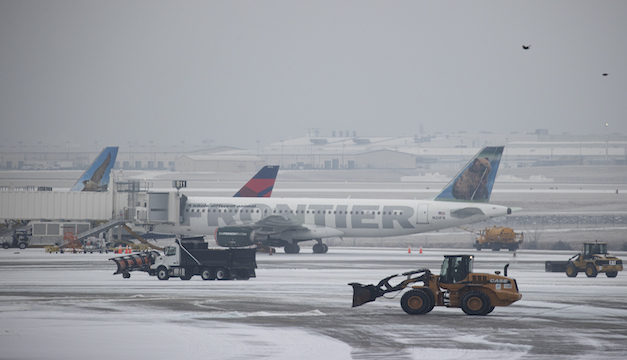 Continúan vuelos cancelados por mal clima en Estados Unidos