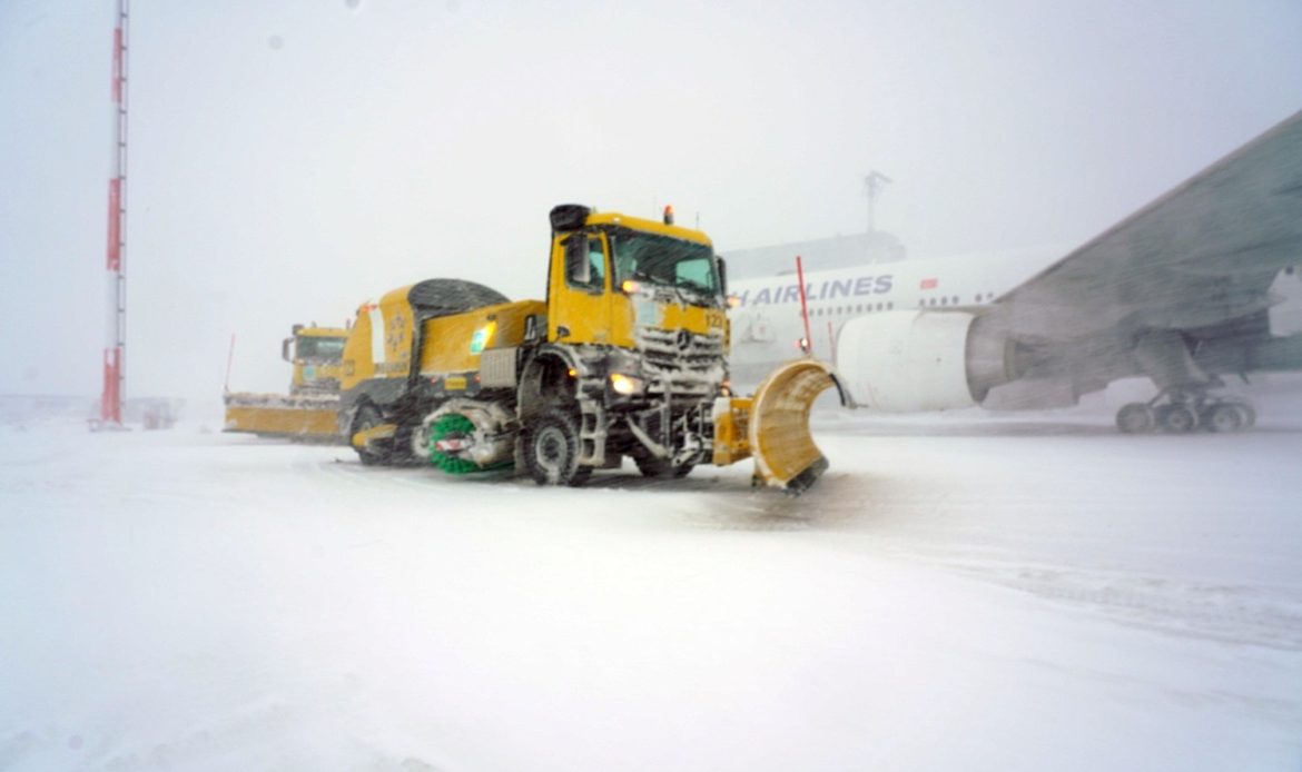 Por fuertes nevadas Turkish Airlines cancela 100 vuelos desde Estambul
