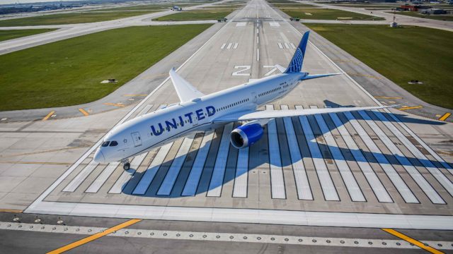 United Airlines adopta una estrategia estricta de reducción de costos anual